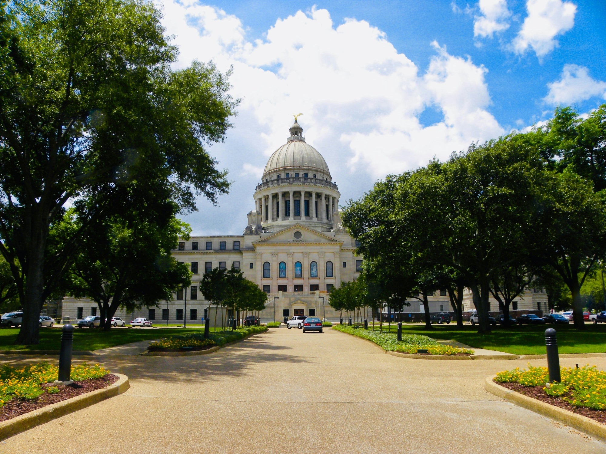 Mississippi State Capitol building and grounds in Jackson Mississippi — FDM Enterprises MRI and CT scanner service in Jackson