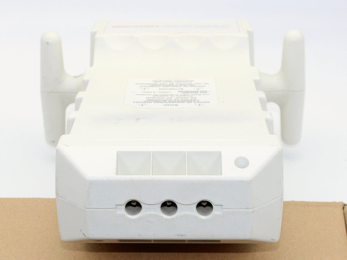 Connector end of the Spectris Solaris battery pack